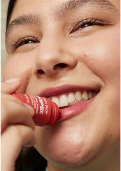 The Body Shop Swipe It - Dudak Kremi Nemlendirici Lip Balm 5 GR Strawberry