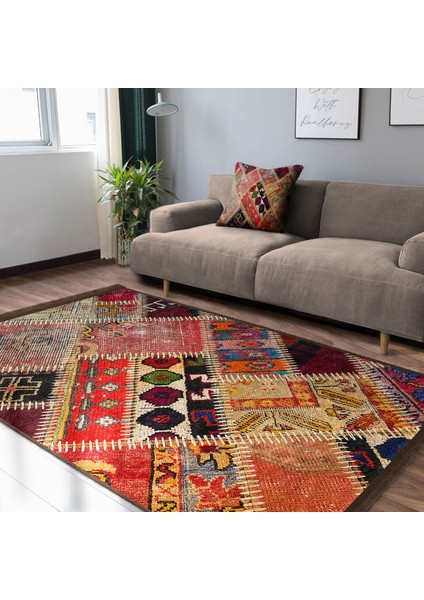 Kırmızı Zeminde Patchwork Motifli Geleneksel Desenli Vintage Etnik Motifler Dijital Baskılı Makinede Yıkanabilir Kaymaz Taban Saçaklı Halı