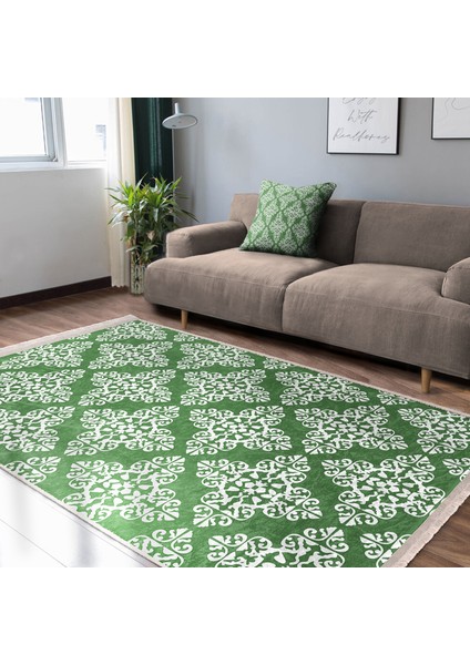 Yeşil Zeminde Damask Motifli Geleneksel Desenli Floral Vintage Dijital Baskılı Makinede Yıkanabilir Kaymaz Taban Saçaklı Halı modelleri