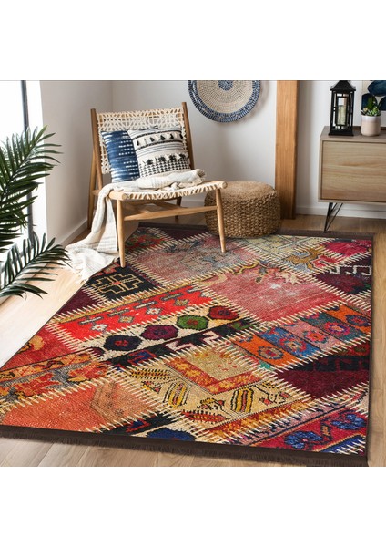 Kırmızı Zeminde Patchwork Motifli Kırkyama Desenli Vintage Etnik Motifler Dijital Baskılı Makinede Yıkanabilir Kaymaz Taban Saçaklı Halı