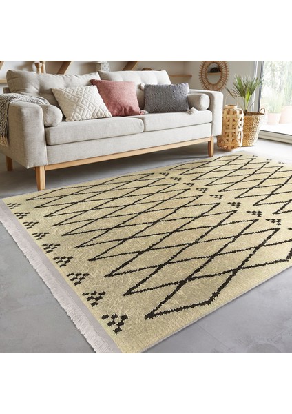 Krem - Siyah Zeminde Kilim Motifli Yöresel Desenli Geometrik Eskitme Motifli Dijital Baskılı Makinede Yıkanabilir Kaymaz Taban Saçaklı Halı indirimleri