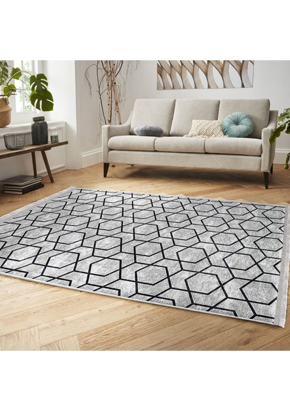 Gri Zeminde Siyah Geometrik Motifli Klasik Desenli Geometrik Dijital Baskılı Makinede Yıkanabilir Kaymaz Taban Saçaklı Halı