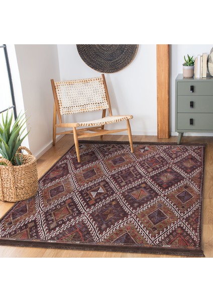 Kahverengi Zeminde Kilim Motifli Anadolu Desenli Avangarde Geometrik Dijital Baskılı Makinede Yıkanabilir Kaymaz Taban Saçaklı Halı fiyatları