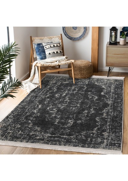 Beyaz Zeminde Damask Motifli Siyah Desenli Eskitme Motifli Etnik Motifler Dijital Baskılı Makinede Yıkanabilir Kaymaz Taban Saçaklı Halı