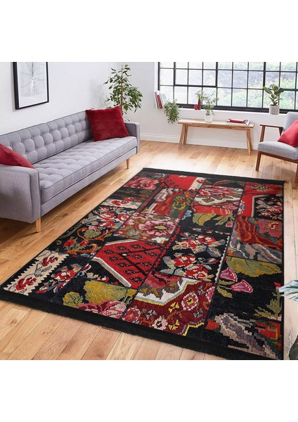 Siyah - Kırmızı Zeminde Patchwork Motifli Kanaviçe Desenli Vintage Floral Dijital Baskılı Makinede Yıkanabilir Kaymaz Taban Saçaklı Halı