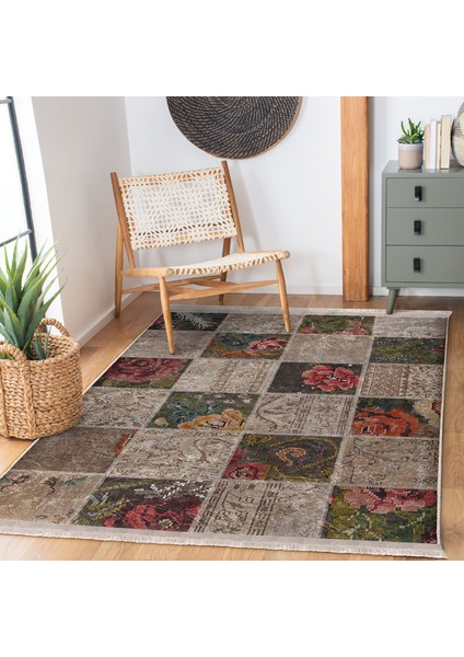Bej Zeminde Patchwork Motifli Çiçek Desenli Vintage Klasik Dijital Baskılı Makinede Yıkanabilir Kaymaz Taban Saçaklı Halı