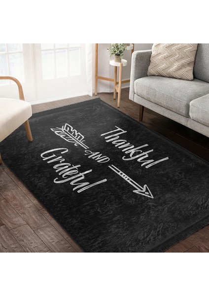Siyah Zeminde Yazı Motifli Thankful Desenli Klasik Mutfak Yatak Odası Dijital Baskılı Makinede Yıkanabilir Kaymaz Taban Saçaklı Halı indirimleri