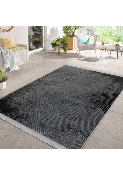 Siyah - Süme Zeminde Kilim Motifli Eskitme Desenli Geometrik Eskitme Motifli Dijital Baskılı Makinede Yıkanabilir Kaymaz Taban Saçaklı Halı