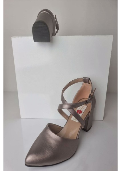 KY61 Çapraz Bağlı Kadın Kalın Topuklu Ayakkabı Platin modelleri