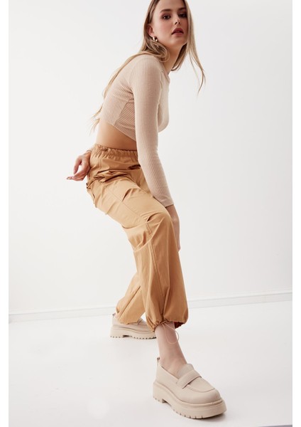 Lastik Detaylı Paraşüt Kumaş Pantolon