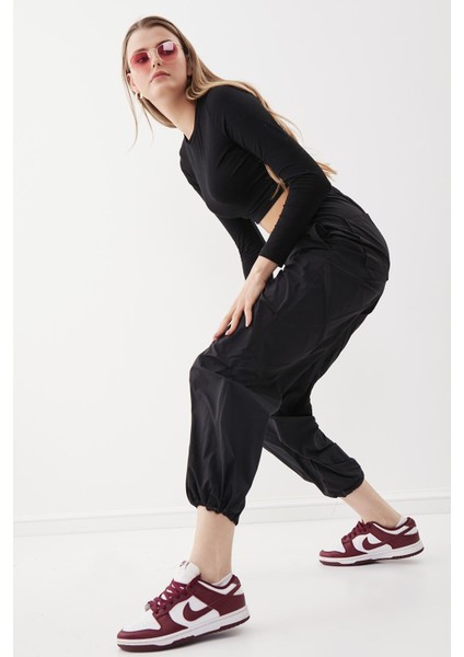 Lastik Detaylı Paraşüt Kumaş Pantolon modelleri