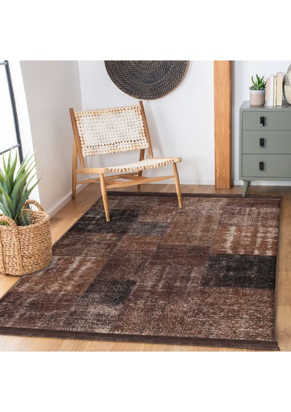 Kahverengi Zeminde Patchwork Motifli Yöresel Desenli Vintage Klasik Salon & Oturma Odası Yatak Odası Dijital Baskılı Makinede Yıkanabilir Kaymaz Taban Saçaklı Halı modelleri