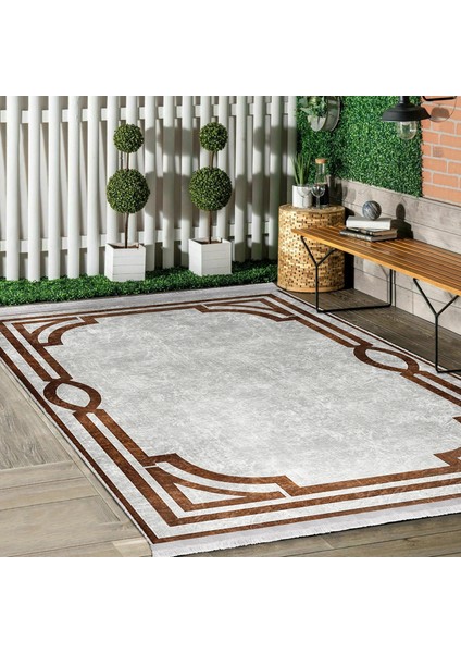 Kahverengi - Gri Zeminde Çerçeveli Motifli Klasik Desenli Vintage Geometrik Salon & Oturma Odası Yatak Odası Dijital Baskılı Makinede Yıkanabilir Kaymaz Taban Saçaklı Halı