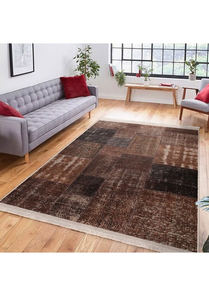 Kahverengi Zeminde Patchwork Motifli Vintage Desenli Vintage Eskitme Motifli Dijital Baskılı Makinede Yıkanabilir Kaymaz Taban Saçaklı Halı