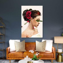 SML Tablo Başında Gülleri Olan Toplu Saçlı Kadın Kanvas Tablo