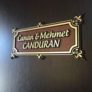 Özel Çerçeveli Ahşap Kabartma Kapı Isimliği