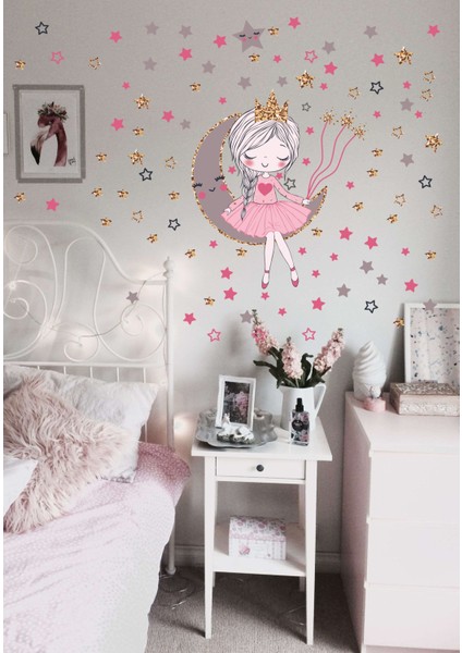 Ayda Oturan Sevimli Kız Çocuk Odası Duvar Sticker Seti