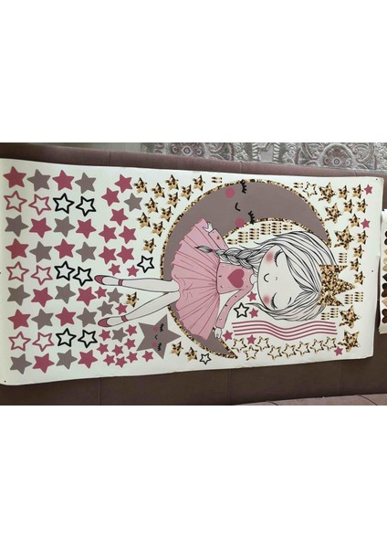 Ayda Oturan Sevimli Kız Çocuk Odası Duvar Sticker Seti