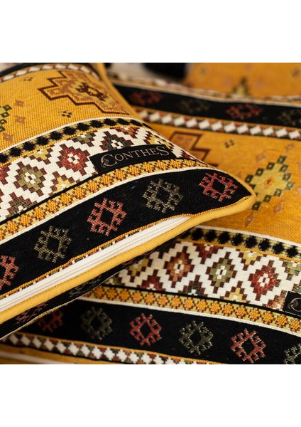 Çift Püsküllü Selçuklu Motifli Dekoratif Kırlent