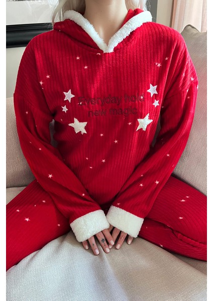 Kırmızı Everyday Magic Desenli Kapşonlu Peluş Polar Pijama fırsatları