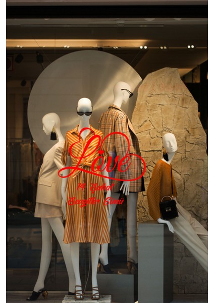 Sevgililer Günü Kalp Şekli Oluşturulmuş Love Yazısı 60 cm Sticker