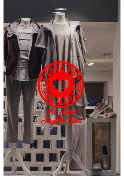 Sevgililer Günü Için Içinde Love Yazılı 12 Adet Kalp 60 cm Sticker