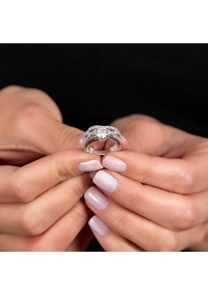 Zirkon Taşlı Sonsuzluk Tasarım 925 Ayar Gümüş Kadın Tektaş Yüzük fiyatları