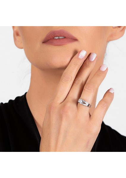Zirkon Taşlı Modern Tasarım 925 Ayar Gümüş Kadın Tektaş Yüzük fırsatları