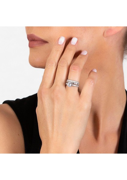 Zirkon Taşlı Üç Sıralı Zarif Tasarım 925 Ayar Gümüş Kadın Tektaş Yüzük modelleri
