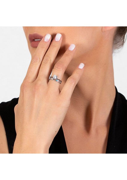 Multicolor Zirkon Taşlı Tek Sıra Tasarım 925 Ayar Gümüş Kadın Tektaş Yüzük modelleri