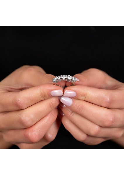 Kenarları Küçük Zirkon Taş Detaylı 925 Ayar Gümüş Kadın Beştaş Yüzük fiyatları