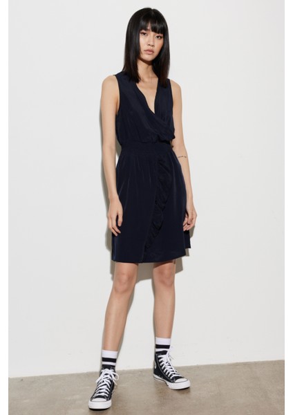 Regular Fit Normal Kesim V Yaka Elbise fırsatları