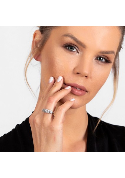 Starlight Diamond Pırlanta Montür Damla Tasarım 925 Ayar Gümüş Kadın Beştaş Yüzük fiyatları