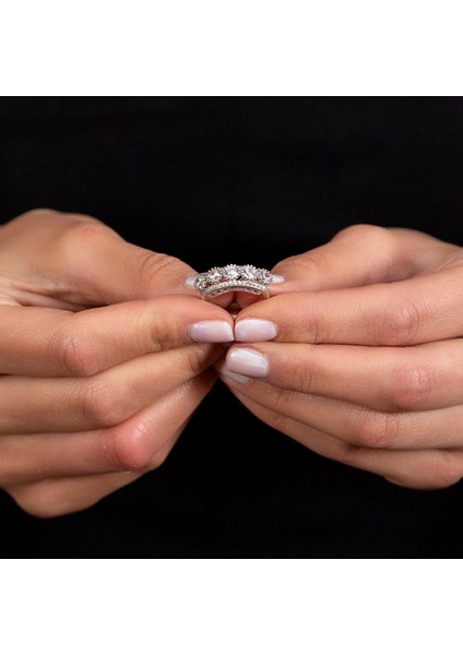 Starlight Diamond Pırlanta Montür Damla Tasarım 925 Ayar Gümüş Kadın Beştaş Yüzük fırsatları