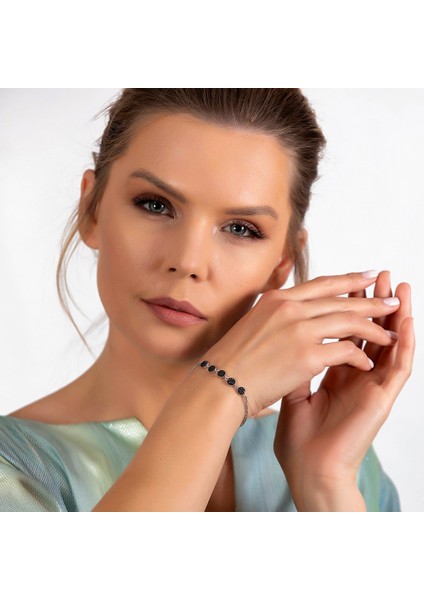 Siyah Zirkon Taşlı Zarif Tasarım 925 Ayar Gümüş Su Yolu Kadın Bileklik fiyatları