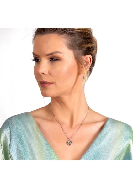 Multicolor Zirkon Taşlı Oval Tasarım At Nalı Detaylı 925 Ayar Gümüş Kadın Şans Kolyesi fiyatları