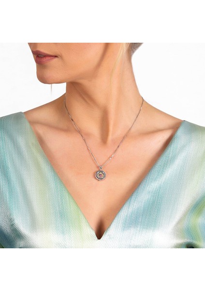 Multicolor Zirkon Taşlı Oval Tasarım At Nalı Detaylı 925 Ayar Gümüş Kadın Şans Kolyesi modelleri