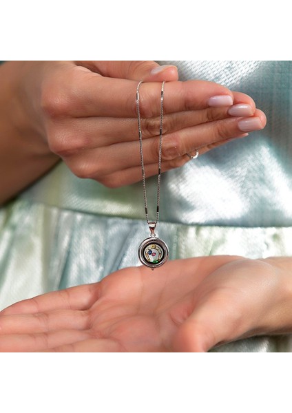 Multicolor Zirkon Taşlı Oval Tasarım At Nalı Detaylı 925 Ayar Gümüş Kadın Şans Kolyesi indirimleri