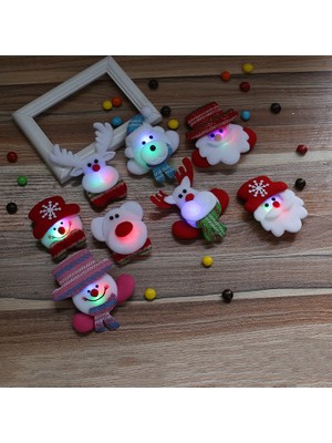 Cloud 8pcs LED Yılbaşı Flash Broş Pin Yılbaşı Baba Geyik Snowman Broş Çocuklar Için Hediye Parti Favors