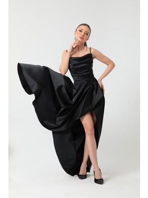 Lafaba Kadın Siyah Volanlı Yırtmaçlı Saten Abiye & Mezuniyet Elbisesi