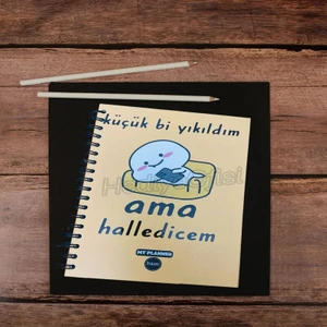 Hediye Ofisi Küçük Bi Yıkıldım Ama Halledicem Tasarımlı Konuşan Ajanda Akademik Ajanda Yıllık Planlayıcı