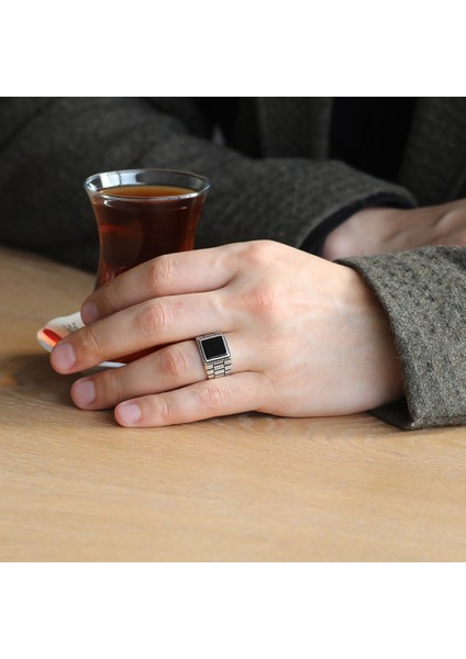 Simetrik Desenli Siyah Oniks Taşlı 925 Ayar Gümüş Erkek Yüzük modelleri