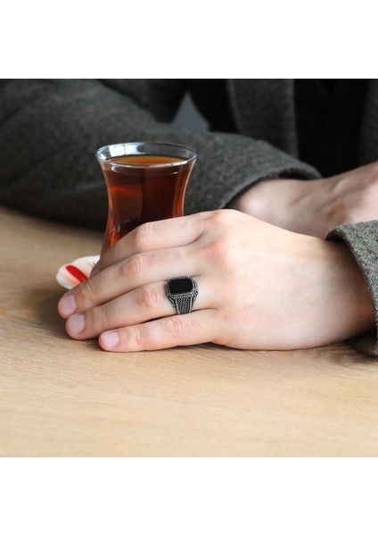 Lale Işlemeli Siyah Oniks Taşlı 925 Ayar Gümüş Erkek Yüzük modelleri