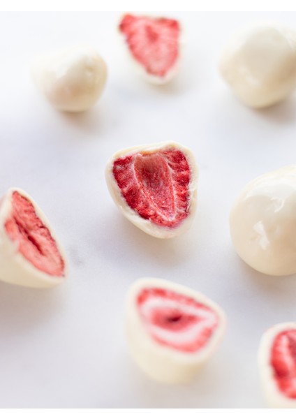 Beyaz Çikolata Kaplı Çilek Draje Set 80g x 3 Adet