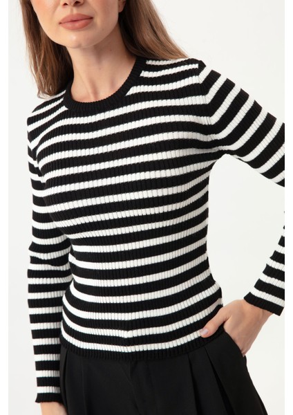 Kadın Siyah Çizgili Fitilli Likralı Triko Kazak fırsatları