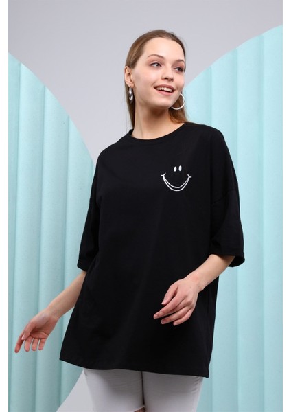 Fancy Kadın Bisiklet Yaka Gülücük Nakışlı Oversize Tişört