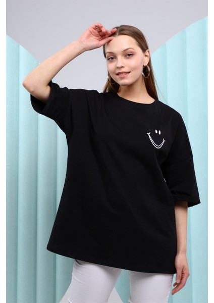 Fancy Kadın Bisiklet Yaka Gülücük Nakışlı Oversize Tişört