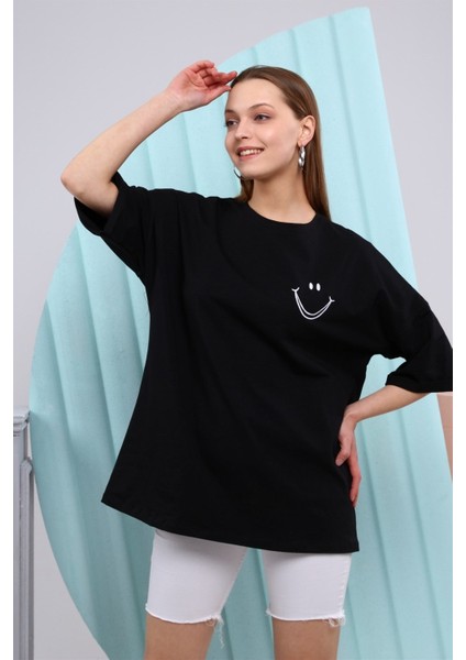 Fancy Kadın Bisiklet Yaka Gülücük Nakışlı Oversize Tişört