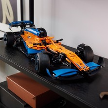 LEGO Technic McLaren Formula 1™ Yarış Arabası 42141 - Yetişkinler için 2022 Araba Modeli Yapım Seti (1432 Parça)