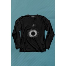 Kendim Seçtim Kara Delik Üstünde Salınan Astronot Uzay Karadelik Uzun Kollu Tişört Baskılı Çocuk T-Shirt